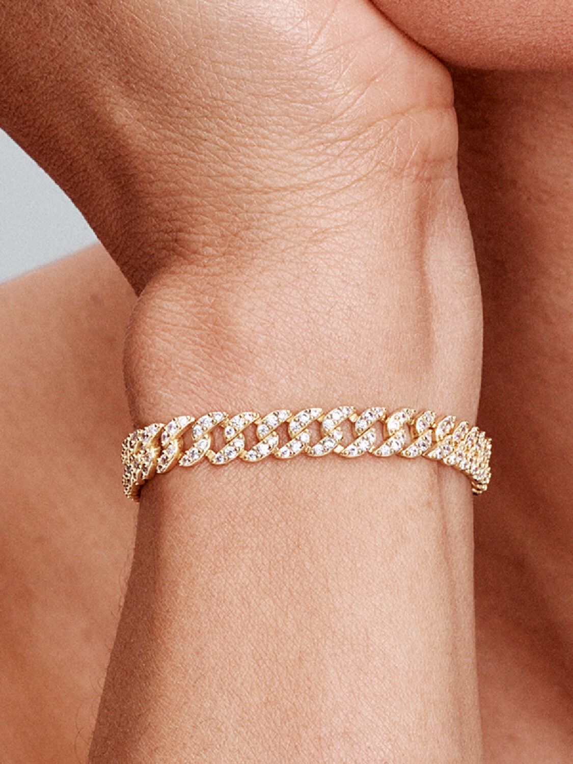 ELEGANT GOLD-PLATED CUBAN LINK BRACELET