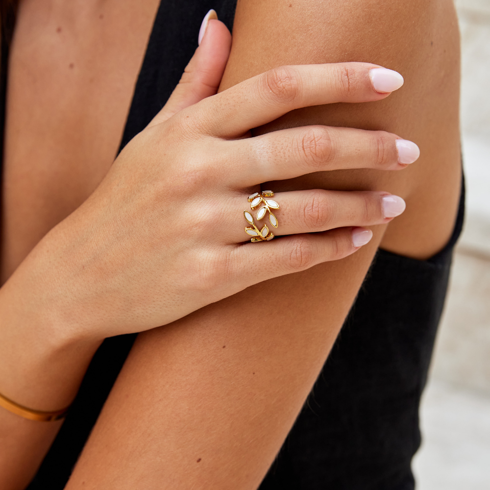 GOLDEN LEAF ELEGANCE RING