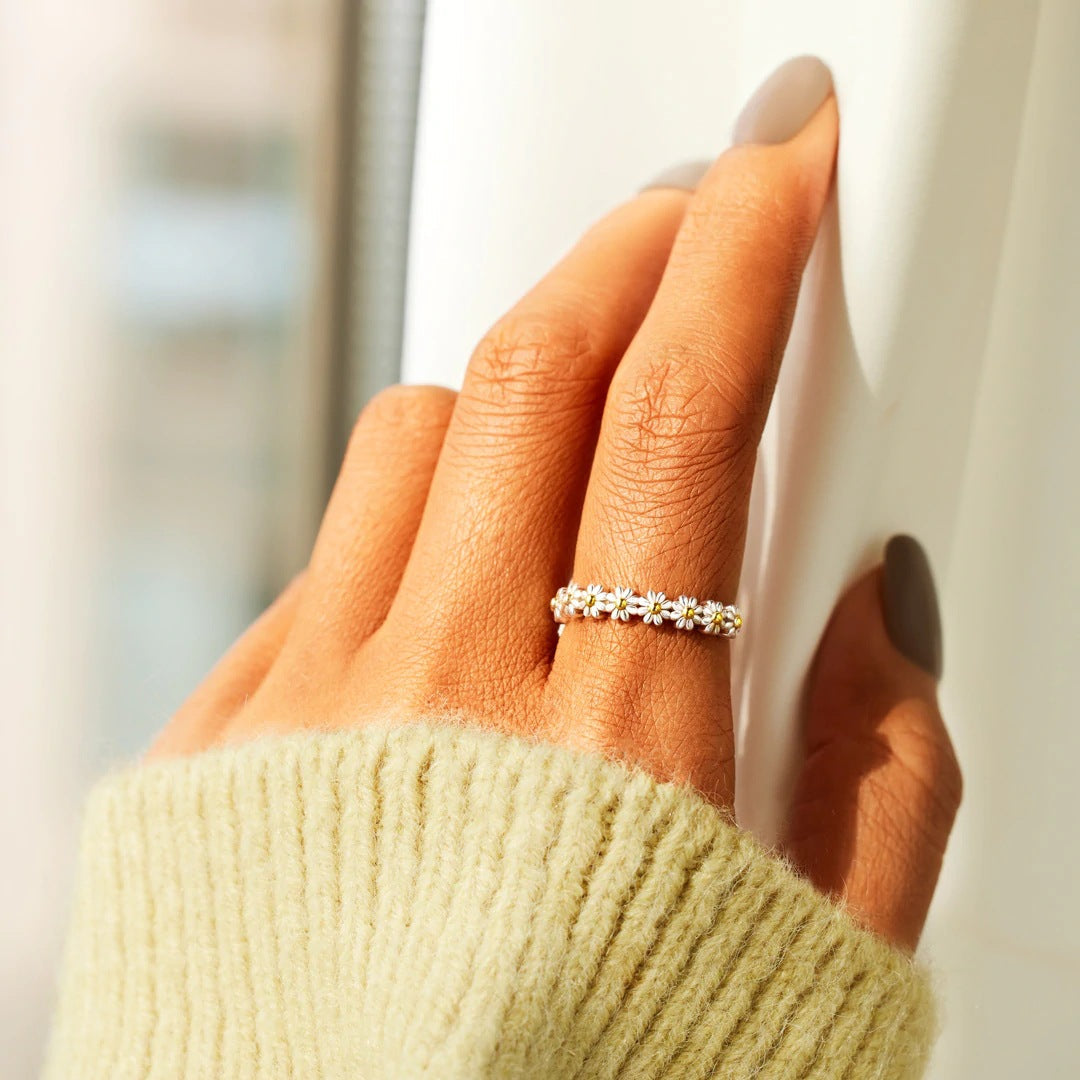DAINTY DAISY GOLD RING