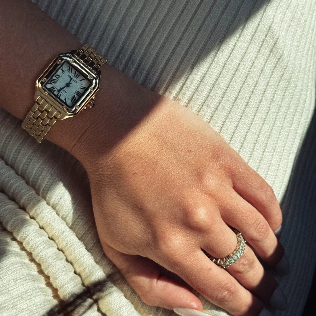 ELEGANT GOLD-TONE CLASSIC SQUARE WATCH